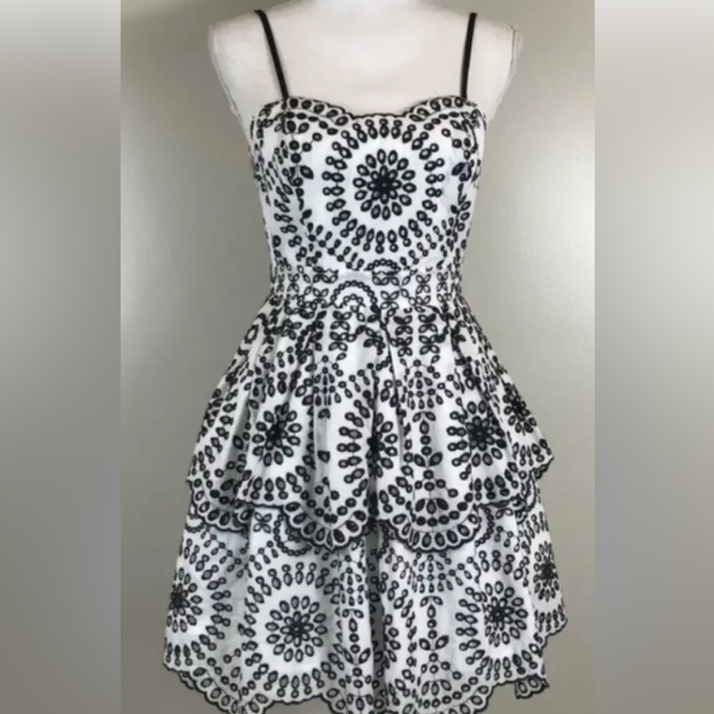 Beautiful EXPRESS Black And White Eyelet Dress
In PERFECT condition